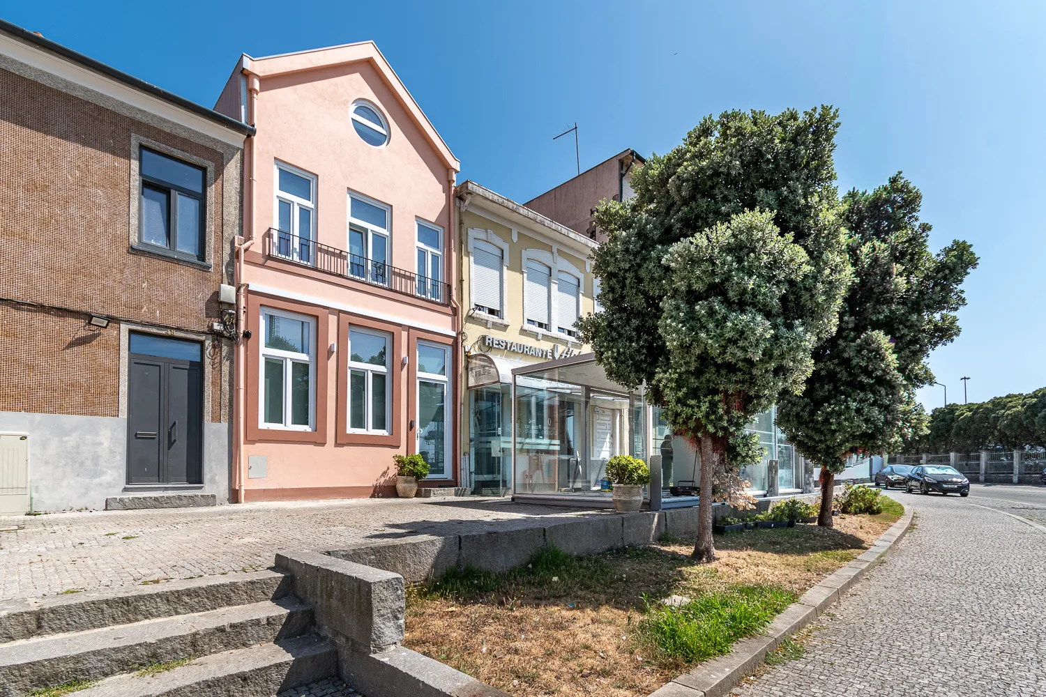 Unikalny gotowiec inwestycyjny: budynek z 4 nowoczesnymi apartamentami w Matosinhos (Porto) — Porto