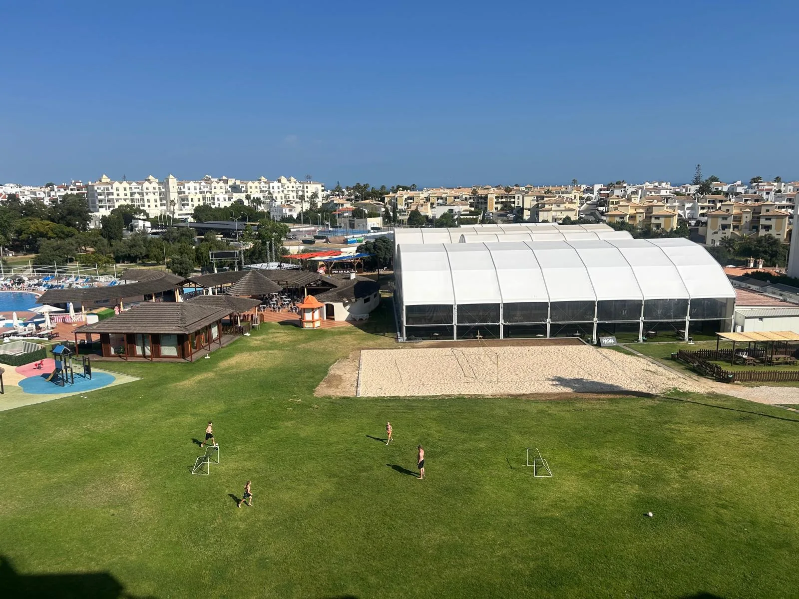 Inwestycja w Algarve: wyposażony apartament T0 z zyskiem 5% rocznie w 4-gwiazdkowym kompleksie w Albufeirze!