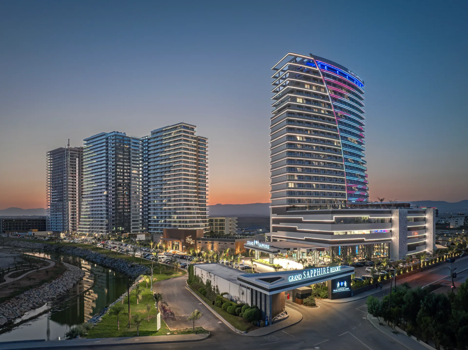 Kompaktowe Studio z dużym balkonem 500 m od plaży Long Beach